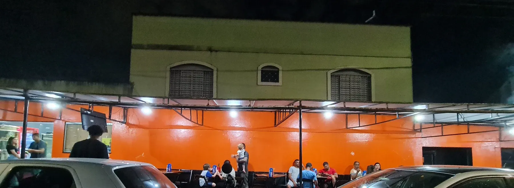 Bar: circulação, salão e avaliação acústica