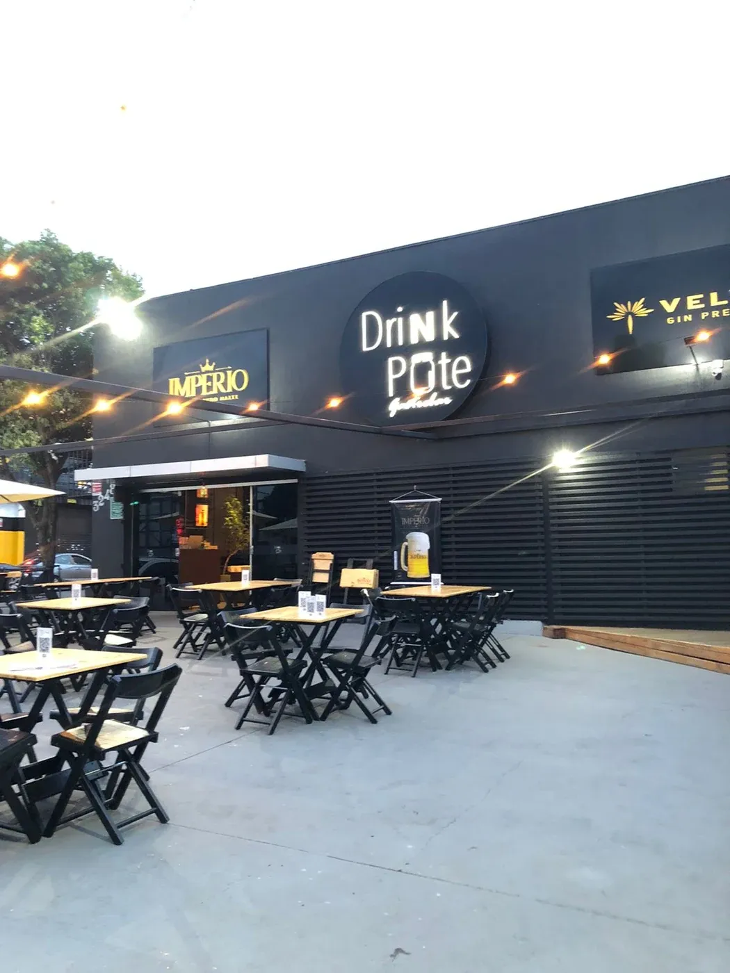 Bar com mesas externas: laudo acústico