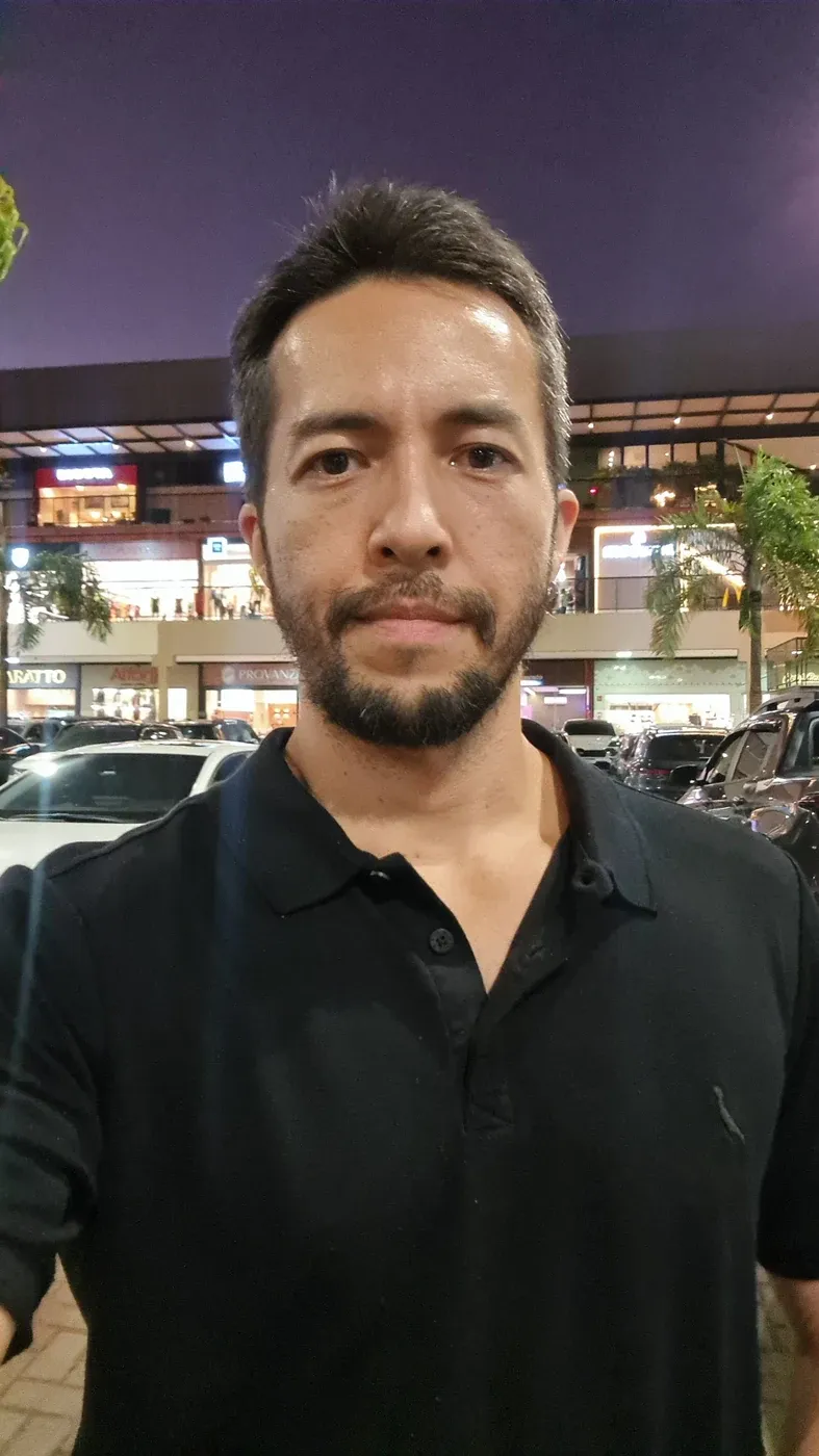 Alex durante a visita técnica ao conjunto comercial.