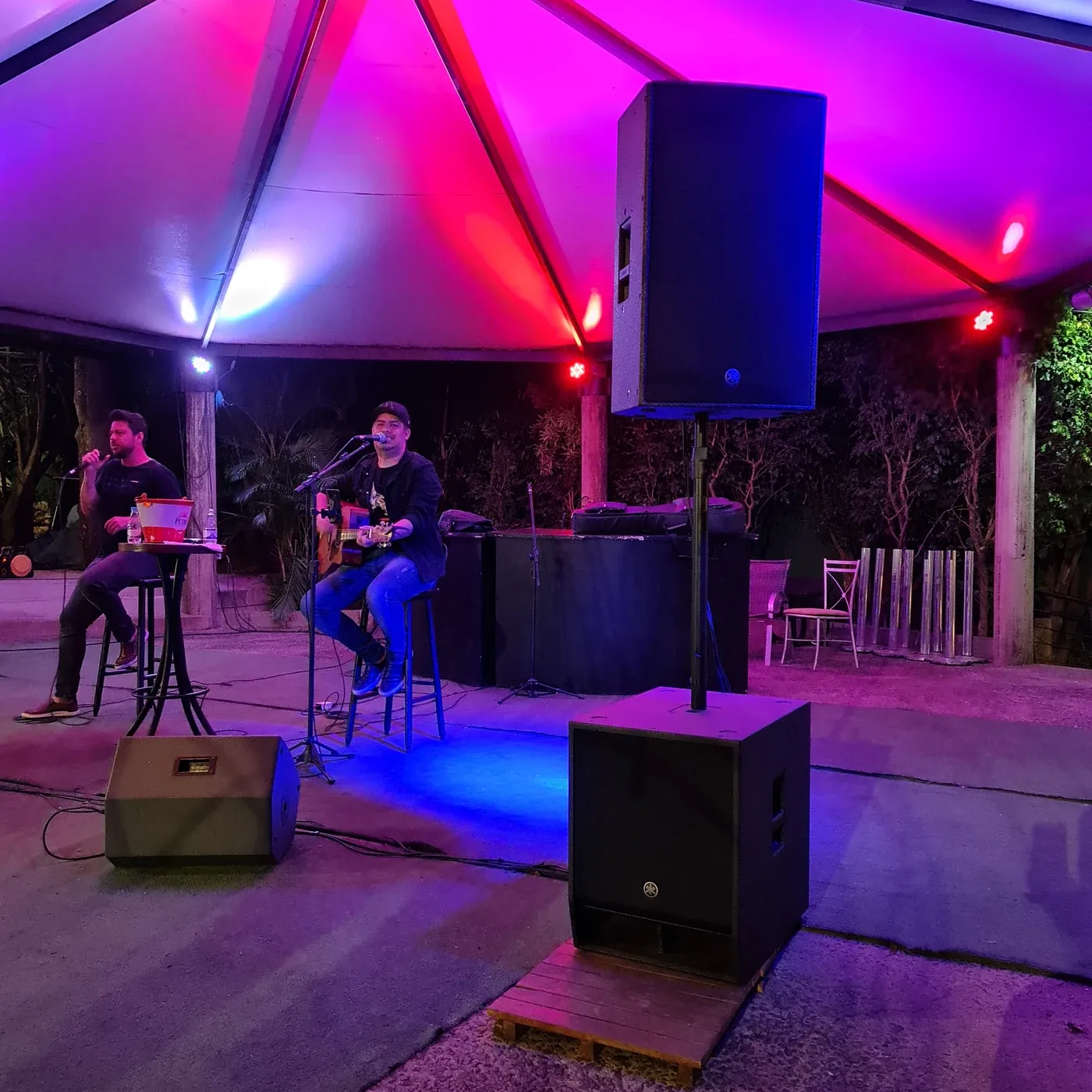 Espaço de eventos: palco e medições externas