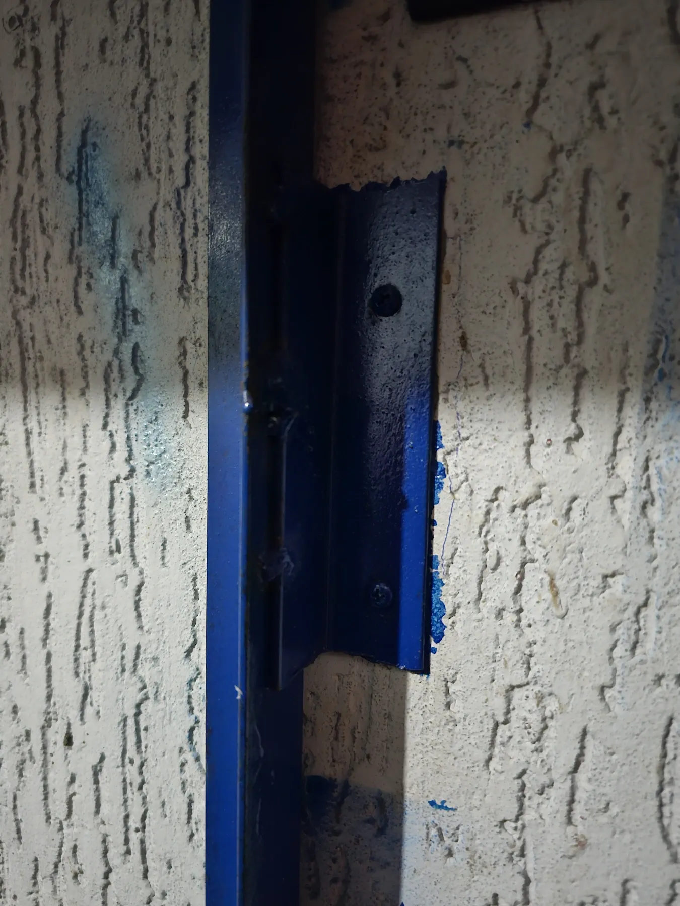 Detalhe de apoio e instalação do equipamento de refrigeração.