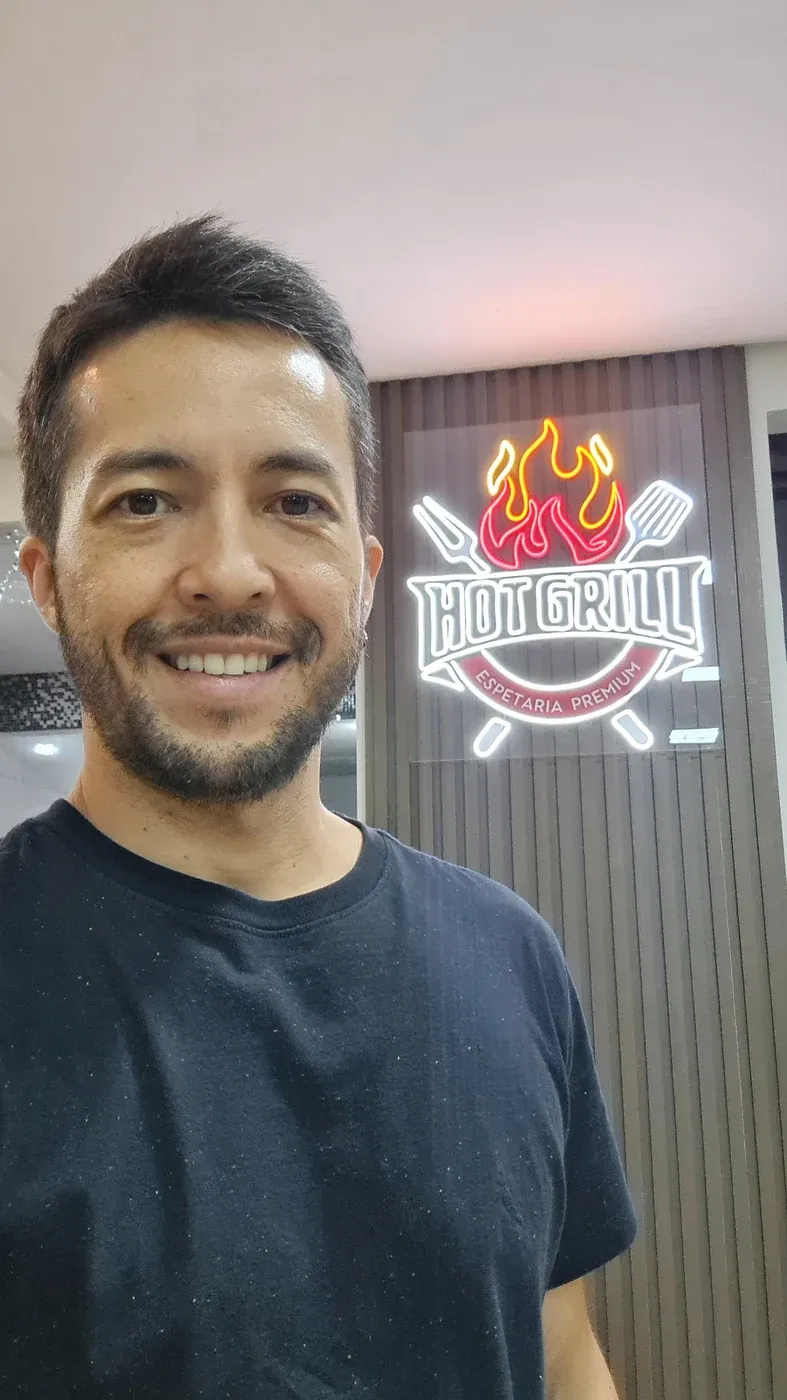 Alex Yogoro durante o atendimento técnico no local.